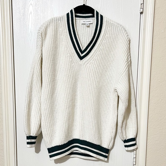 [Free Assembly] Ivory Green Trim Knit Sweater V-Neck Preppy School Office XSmall - Picture 1 of 10